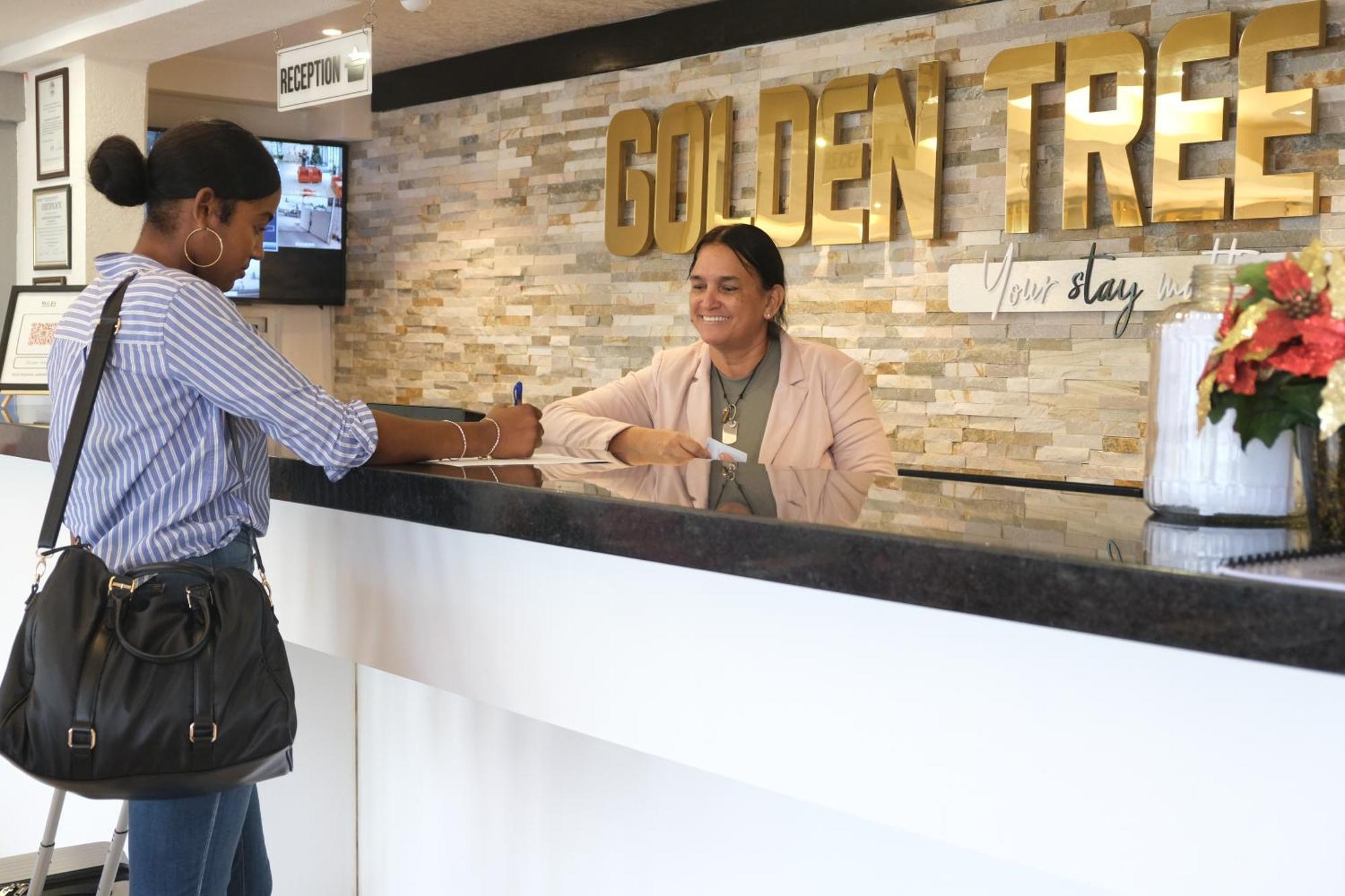 Golden Tree Hotel Belize Kota Belize Bagian luar foto